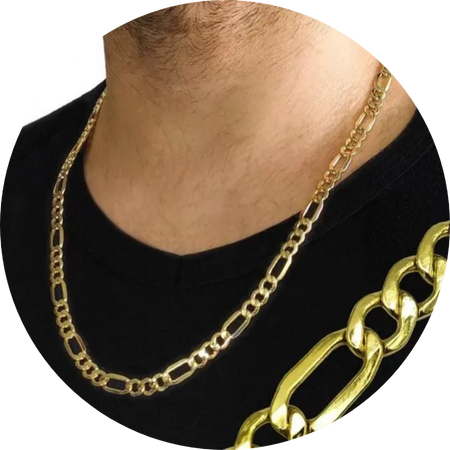 Hombre con dos cadenas de oro de 18k al cuello