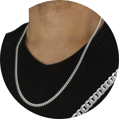 Hombre con una cadena barbada de plata de ley al cuello