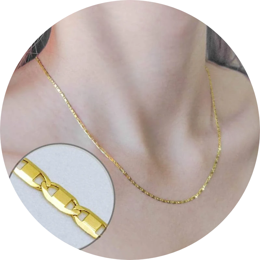Cadena fina de oro de 18k de 50 cm puesta al cuello