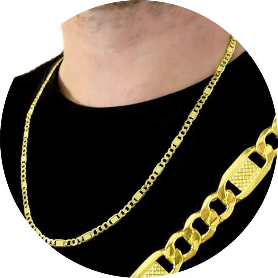 Hombre con dos cadenas de oro de 18k, barbada y de eslabón marino, al cuello