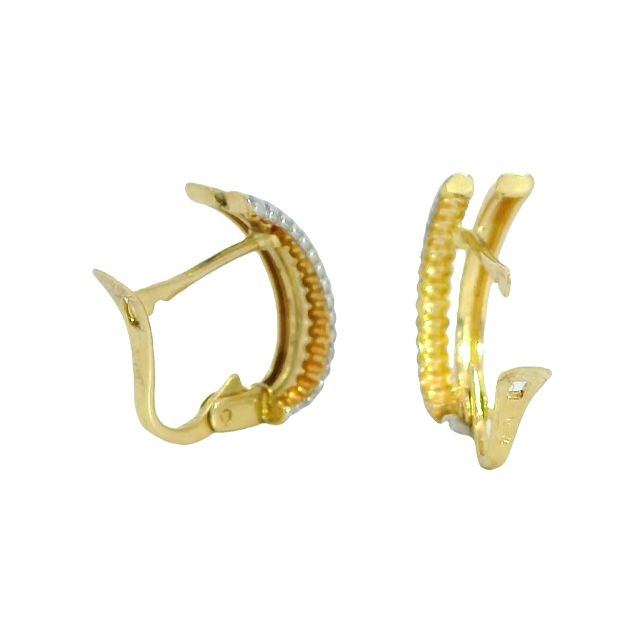 Pendientes oro bicolor 18 quilates medio aro banda texturizada - detalle de la textura