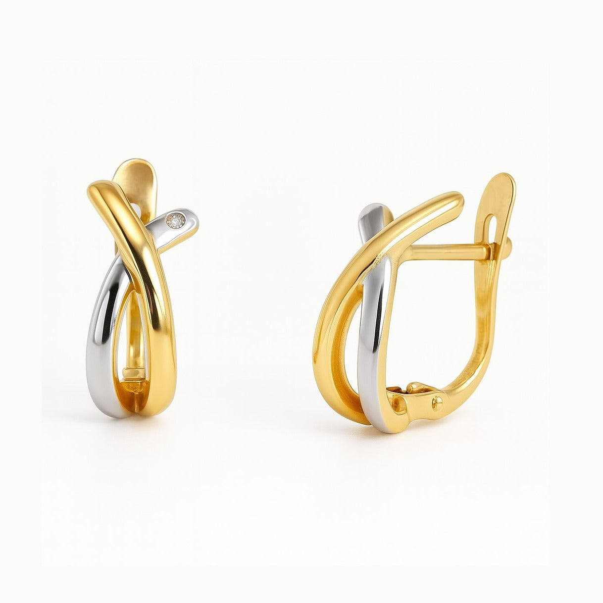 Pendientes oro bicolor 18 quilates medio aro bandas cruzadas circonita - vista frontal