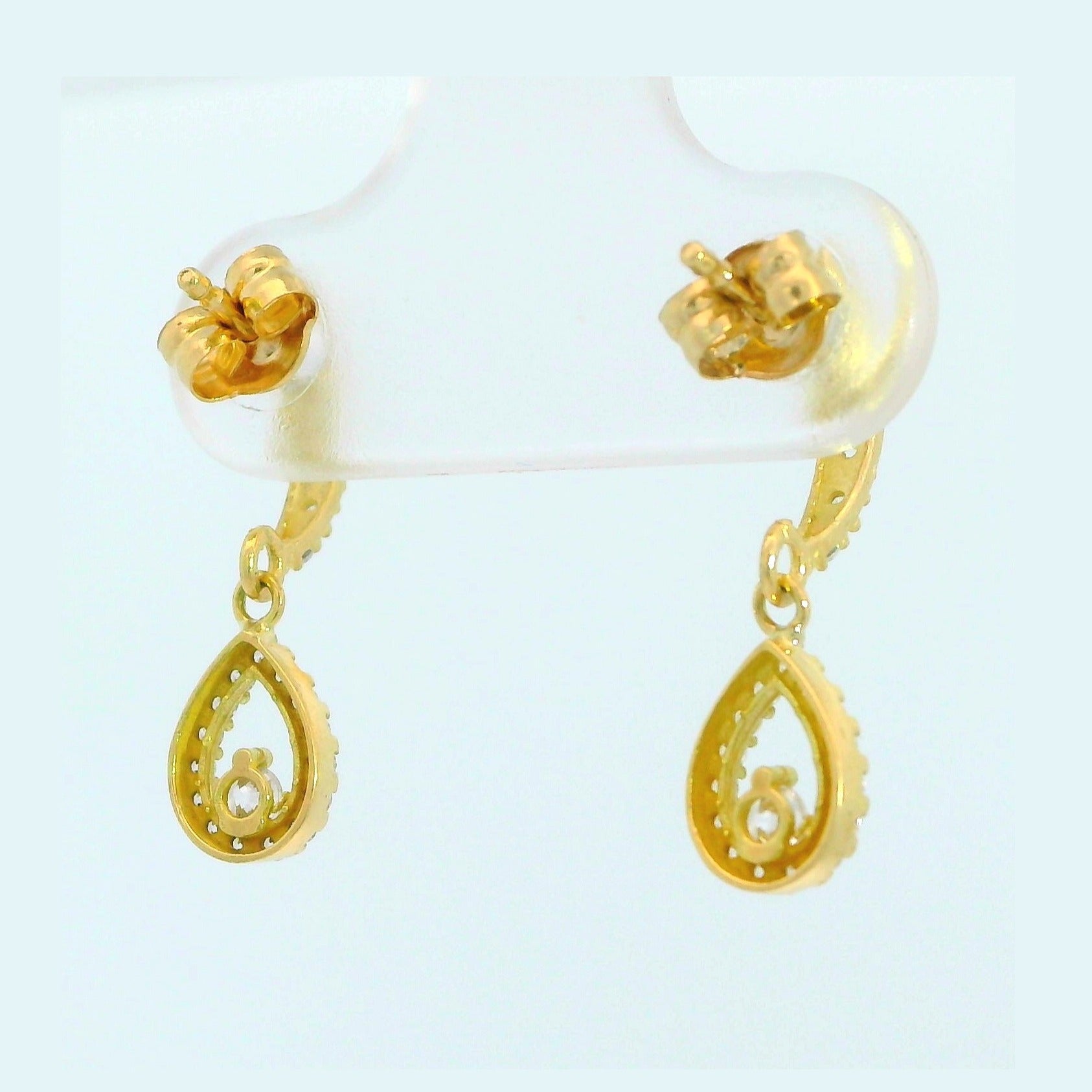 Pendientes oro 18 quilates pera circonitas 18 mm - detalle del cierre