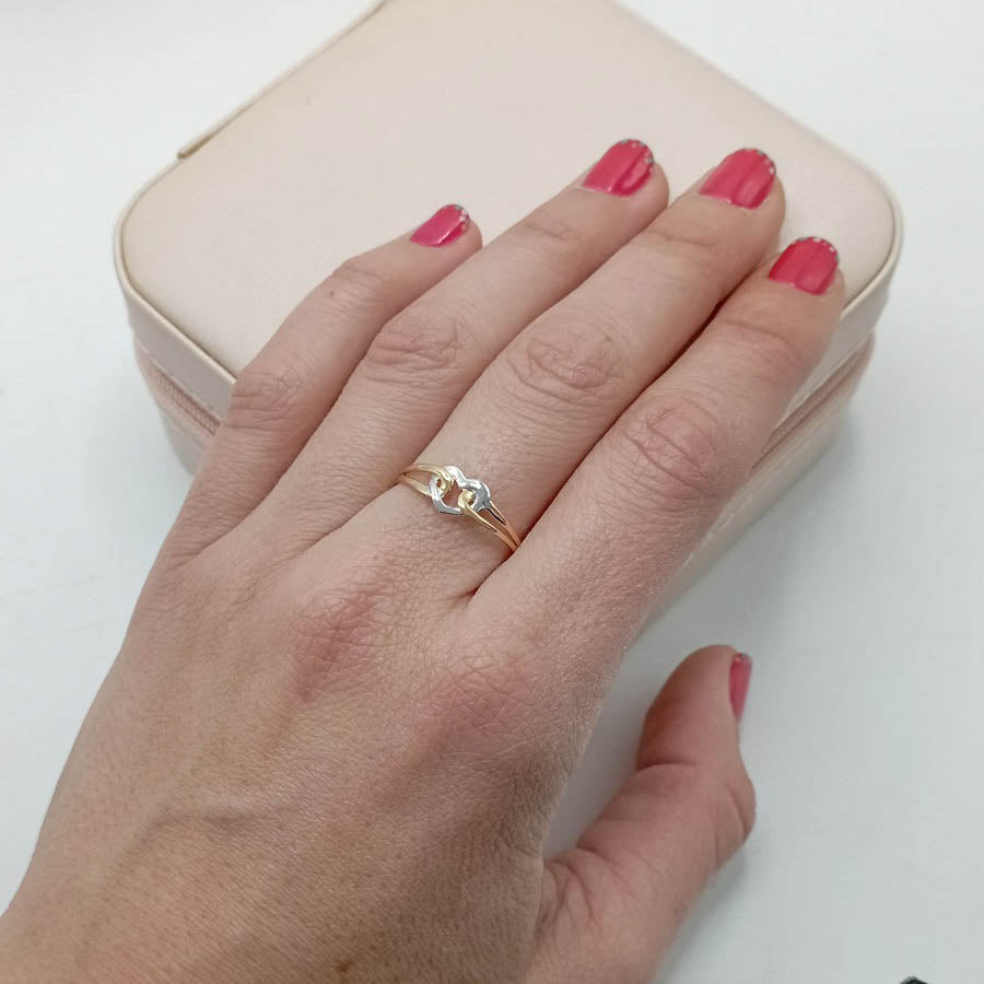 Oro 9k Anillo corazón mano