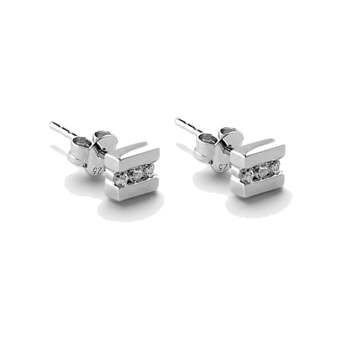 Pendientes botón de plata de ley 925 con línea de tres circonitas blancas, 5mm x 5mm x 3mm.