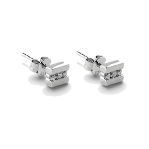 Pendientes botón de plata de ley 925 con línea de tres circonitas blancas, 5mm x 5mm x 3mm.