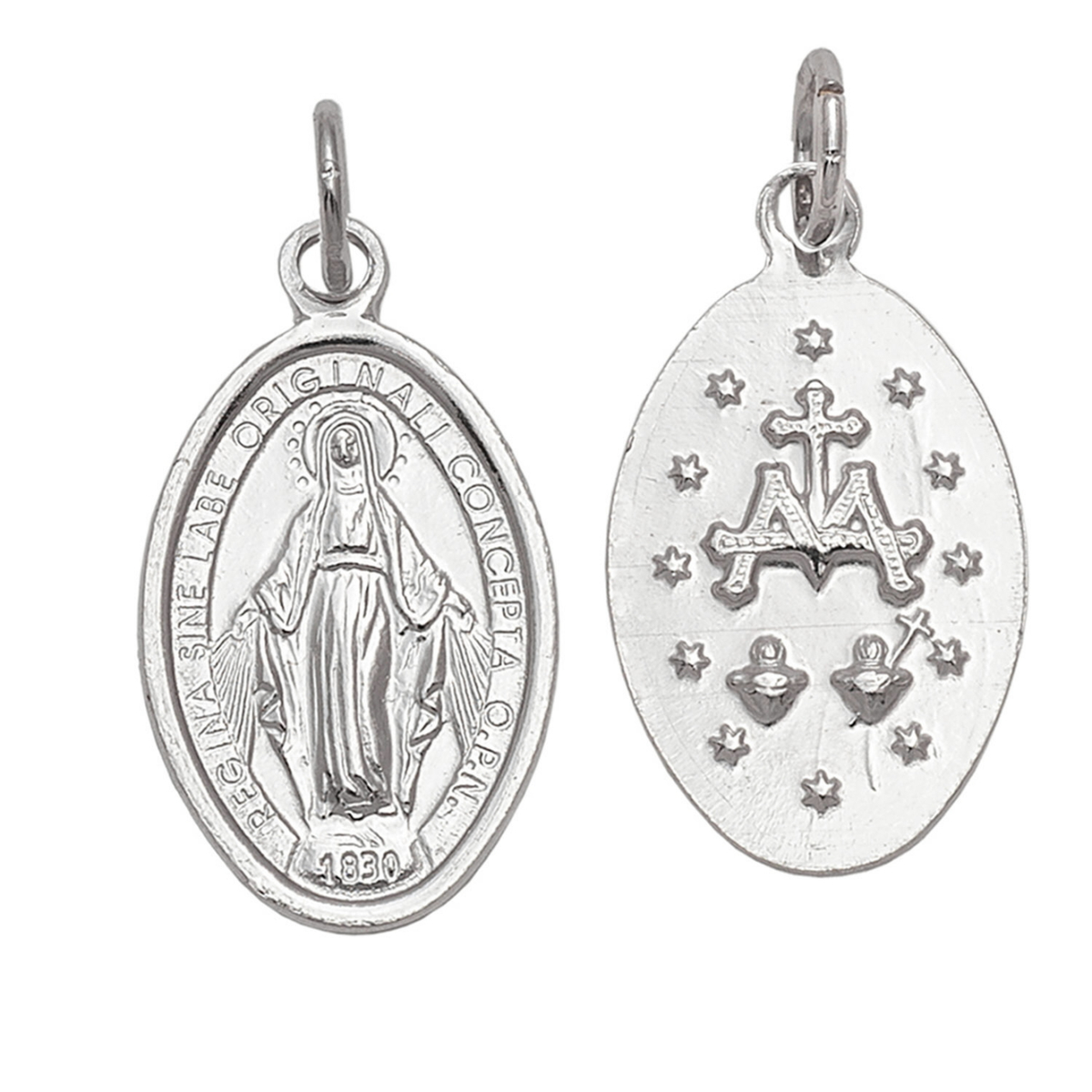 Medalla de la Virgen Milagrosa de plata con baño de rodio oval de doble cara, de 24 mm de alto y 15 mm de ancho, vista del anverso y reverso, sobre fondo blanco.