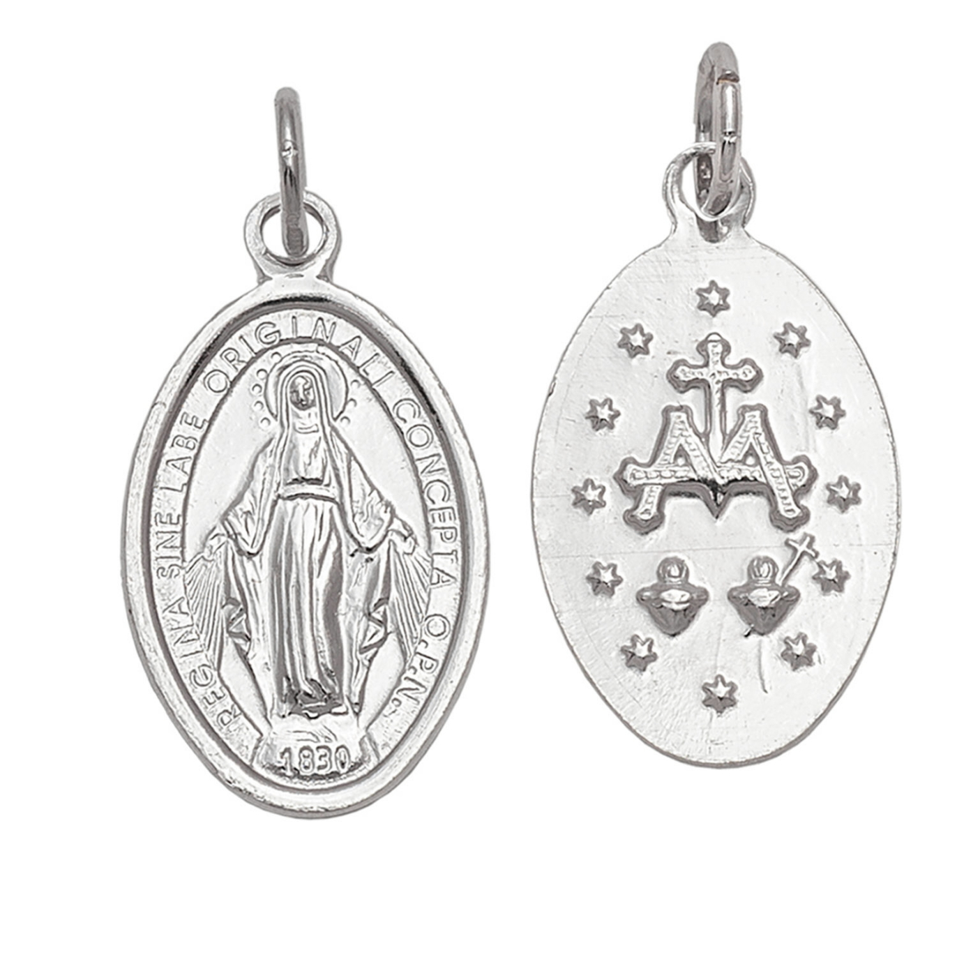 Medalla de la Virgen Milagrosa de plata con baño de rodio oval de doble cara, de 24 mm de alto y 15 mm de ancho, vista del anverso y reverso, sobre fondo blanco.