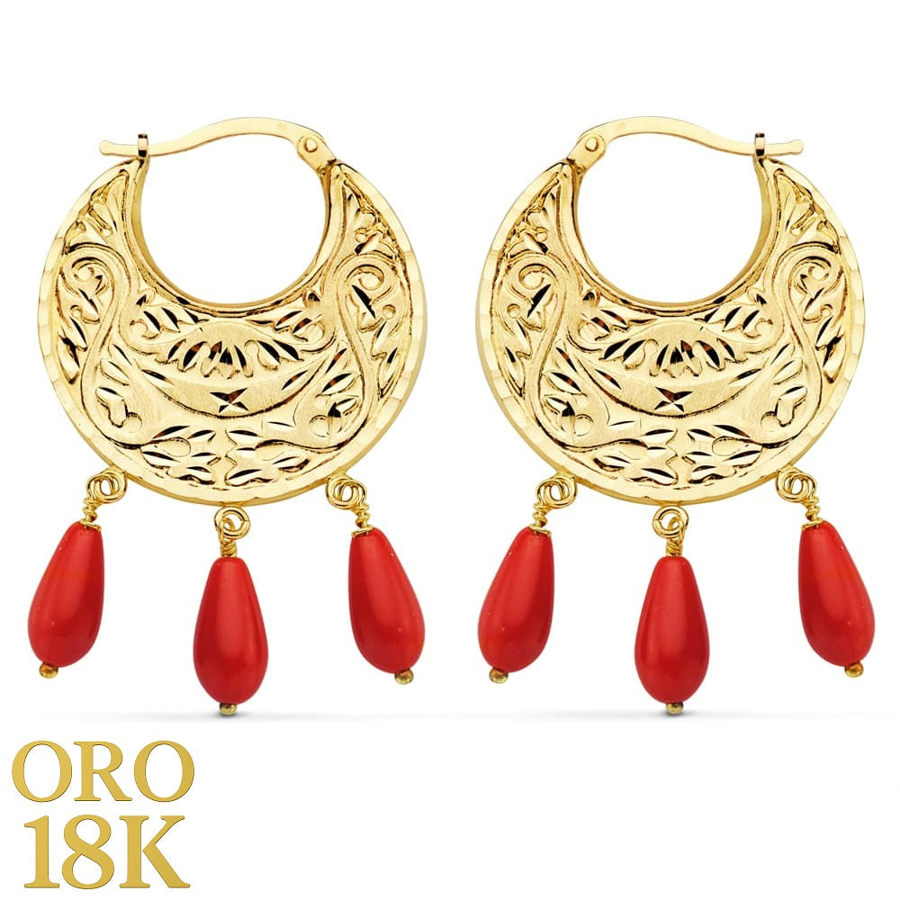Par de aros de oro de ley planos tallados y con lágrimas de coral 