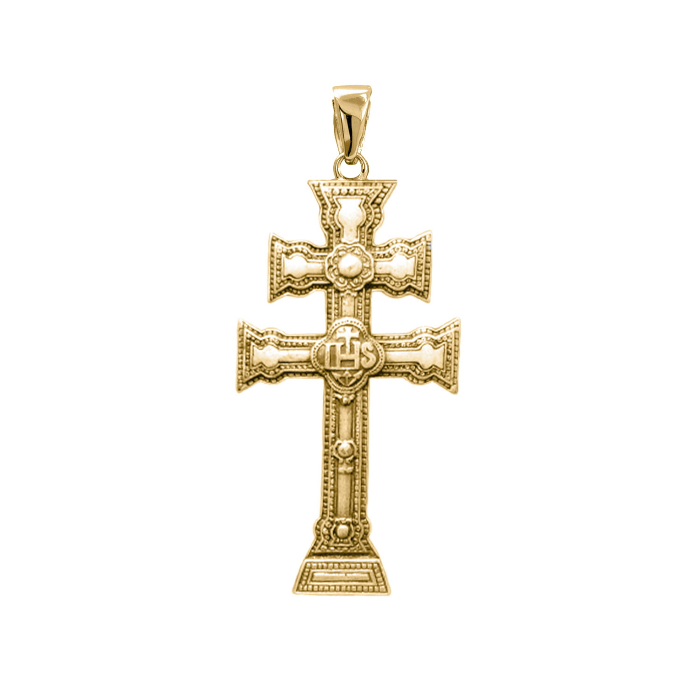 Colgante cruz de Caravaca de plata bañada en oro con detalles en relieve, de 29 mm de alto y 16 mm de ancho, sobre fondo blanco.