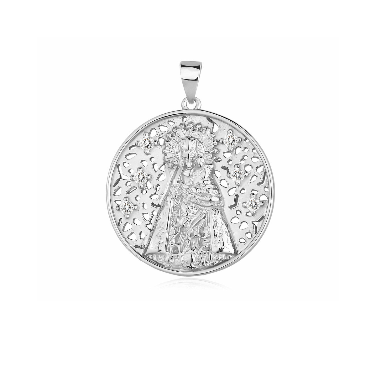 Medalla de la Virgen de los Desamparados de plata con baño de rodio calada con seis circonitas, de 25 mm de diámetro, sobre fondo blanco.