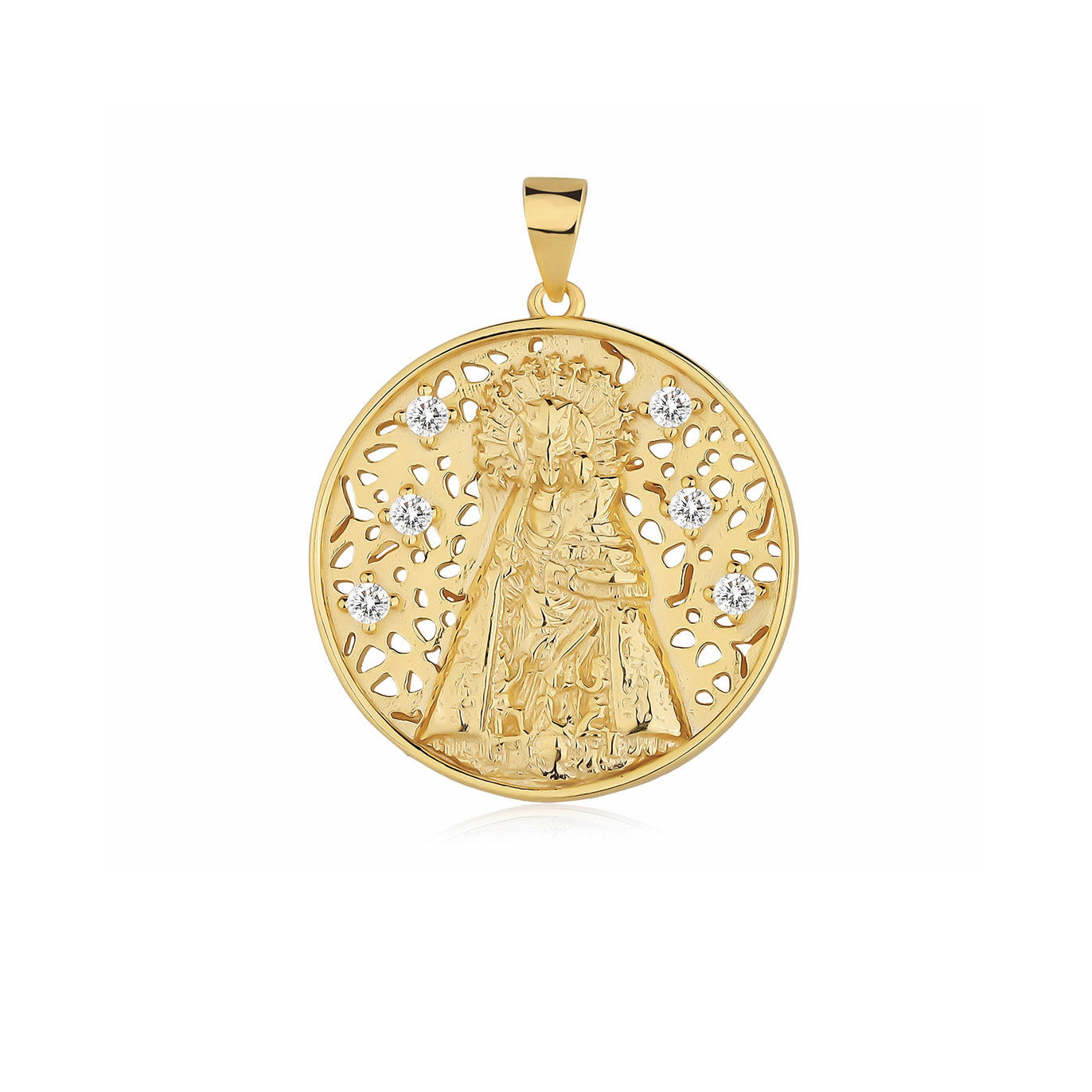 Medalla de la Virgen de los Desamparados de plata bañada en oro calada con seis circonitas, de 25 mm de diámetro, sobre fondo blanco.