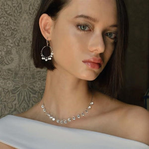 Pendientes de plata que constan de un aro con circonitas redondas colgando 136A0763 chica