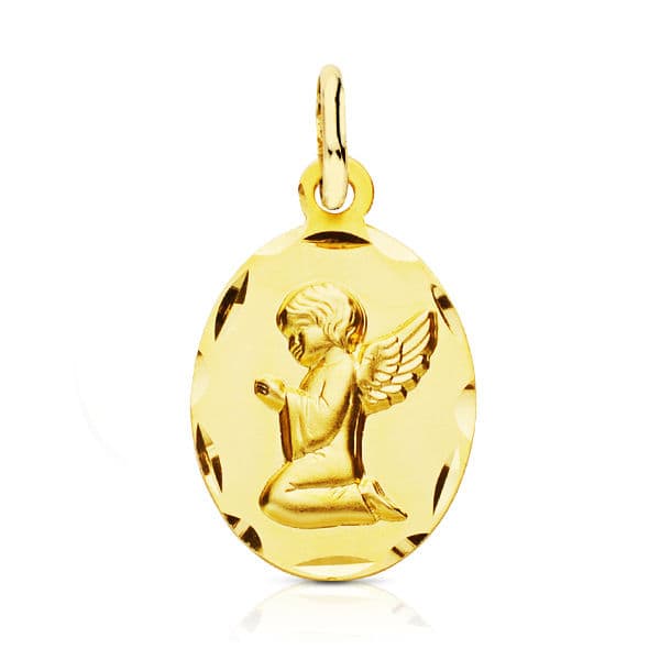 Medalla de oro 18k de ángel, 19x12 mm, sobre fondo blanco