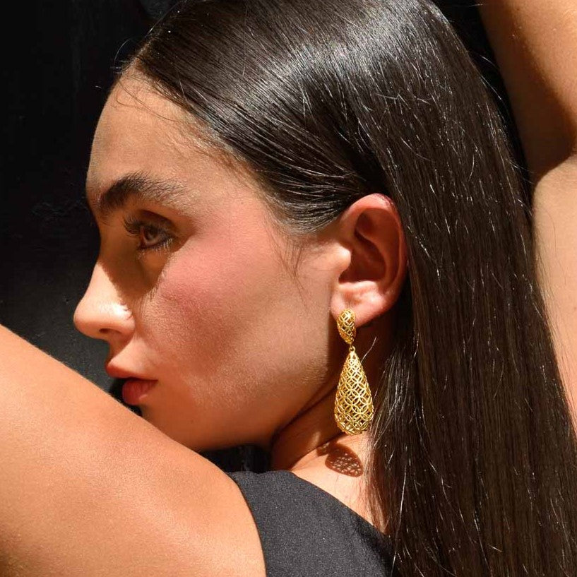 ENDIENTES PLATA chapada en oro PERA CALADO CON CIRCULOS ENTRELAZADOS MATE 151A0181 chica