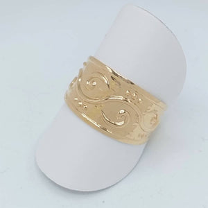 Anillo de oro 9k ancho plano con dibujos frontal