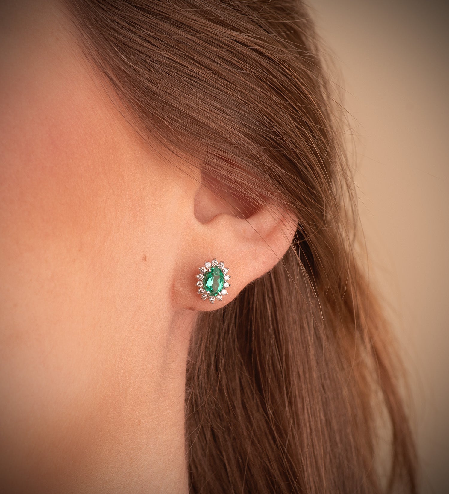 18k white gold emerald diamond earrings