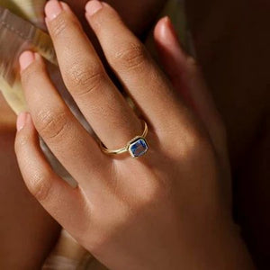 Anillo circonitas de plata de ley 925 chapada en oro piedra azul mano