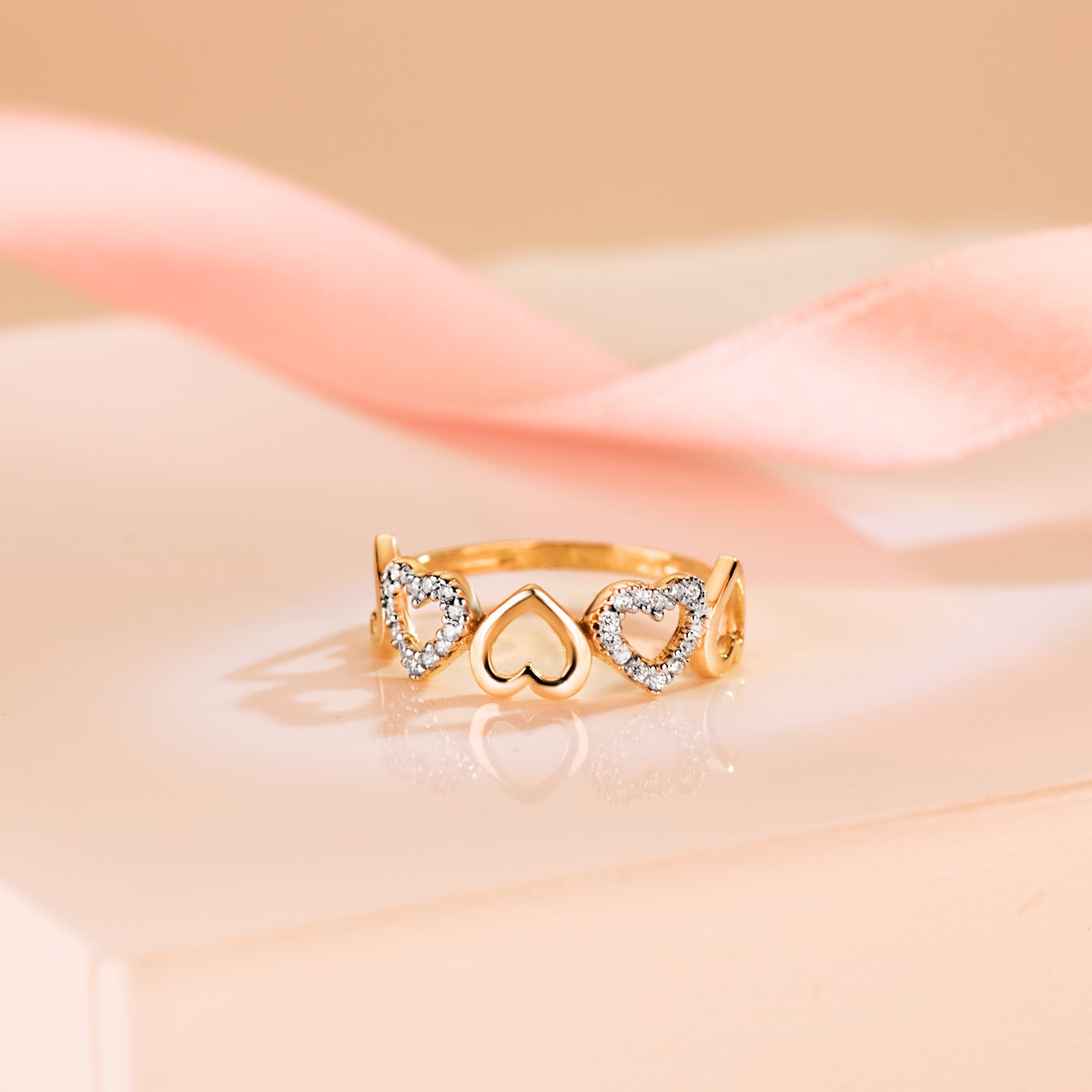 Anillo cinco corazones oro 18k bicolor con circonitas