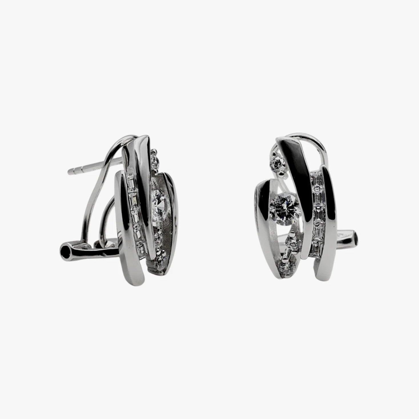 Pendientes de plata de ley 925 con cierre omega y cuatro circonitas blancas, 18,3mm x 10,09mm x 3,3mm.