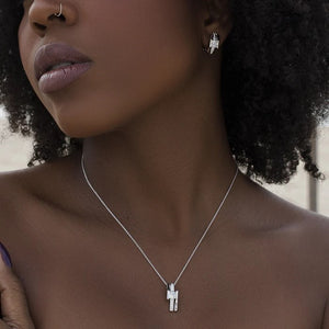 Pendientes y colgante de plata de ley largos con diseño cuadrado con circonitas mujer