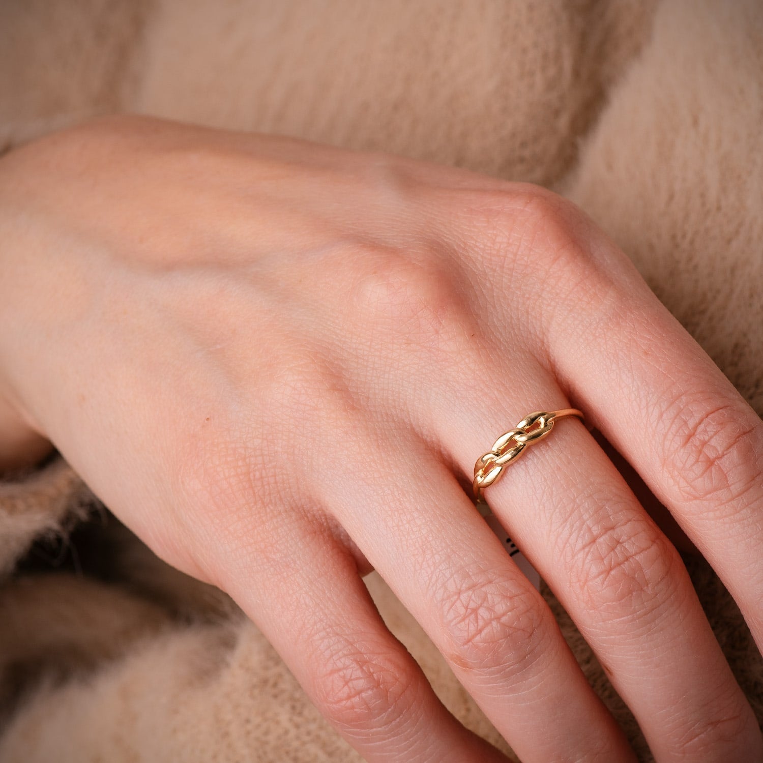 Anillo oro 18k bicolor de tres eslabones lisos con circonitas