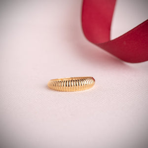 Anillo oro 18k liso de gallones en disminución