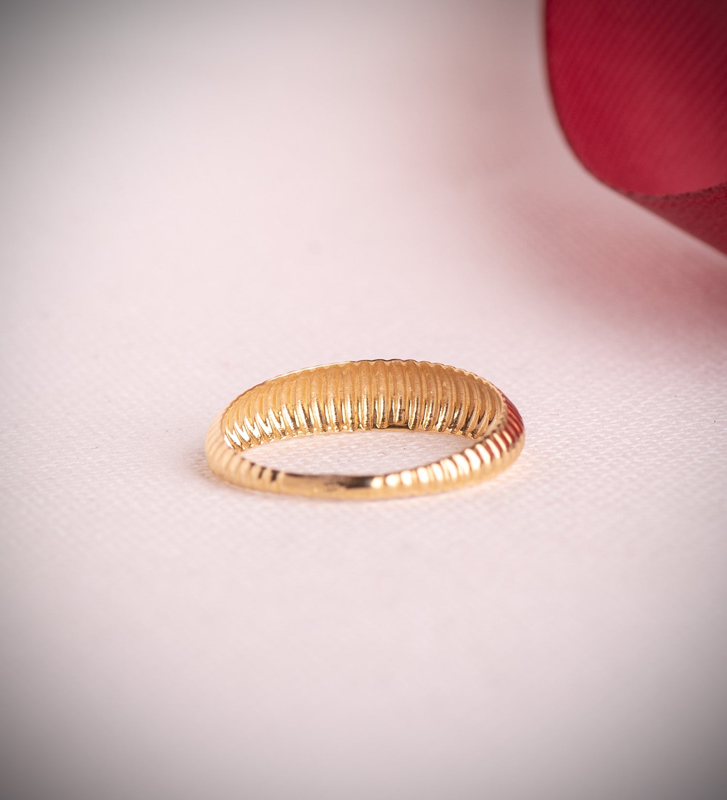 Anillo oro 18k liso de gallones en disminución