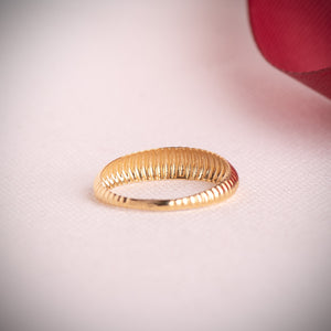 Anillo oro 18k liso de gallones en disminución