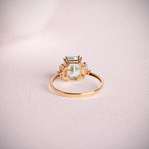 Anillo oro 18k amarillo con piedra octogonal y topacio natural