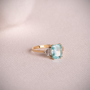 Anillo oro 18k amarillo con piedra octogonal y topacio natural