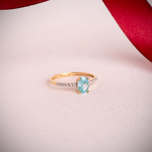 Anillo con topacio paraíba y circonitas en oro 18k bicolor