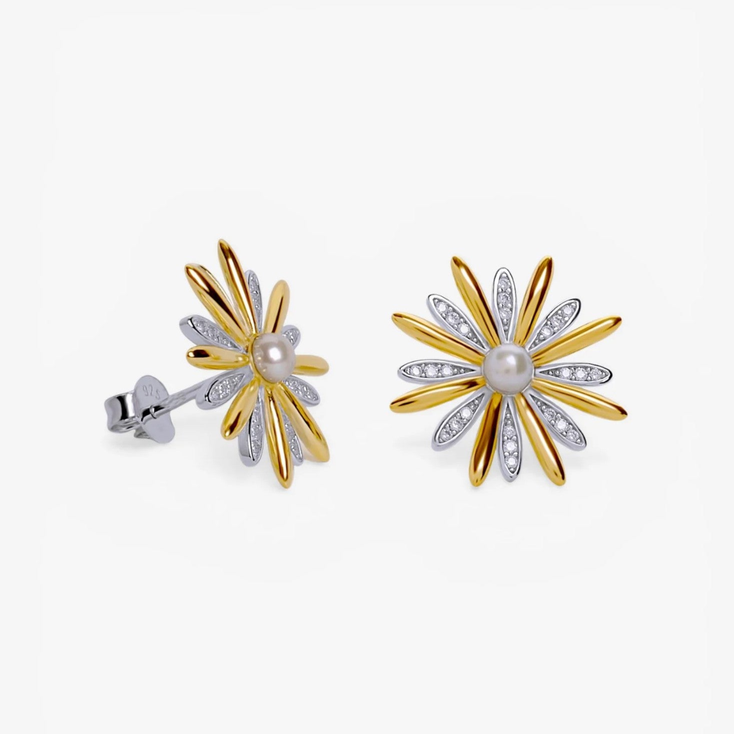 Pendientes bicolor de plata de ley 925 con baño de oro, diseño floral, circonitas blancas y perla de agua dulce, 18mm x 18mm x 4mm.