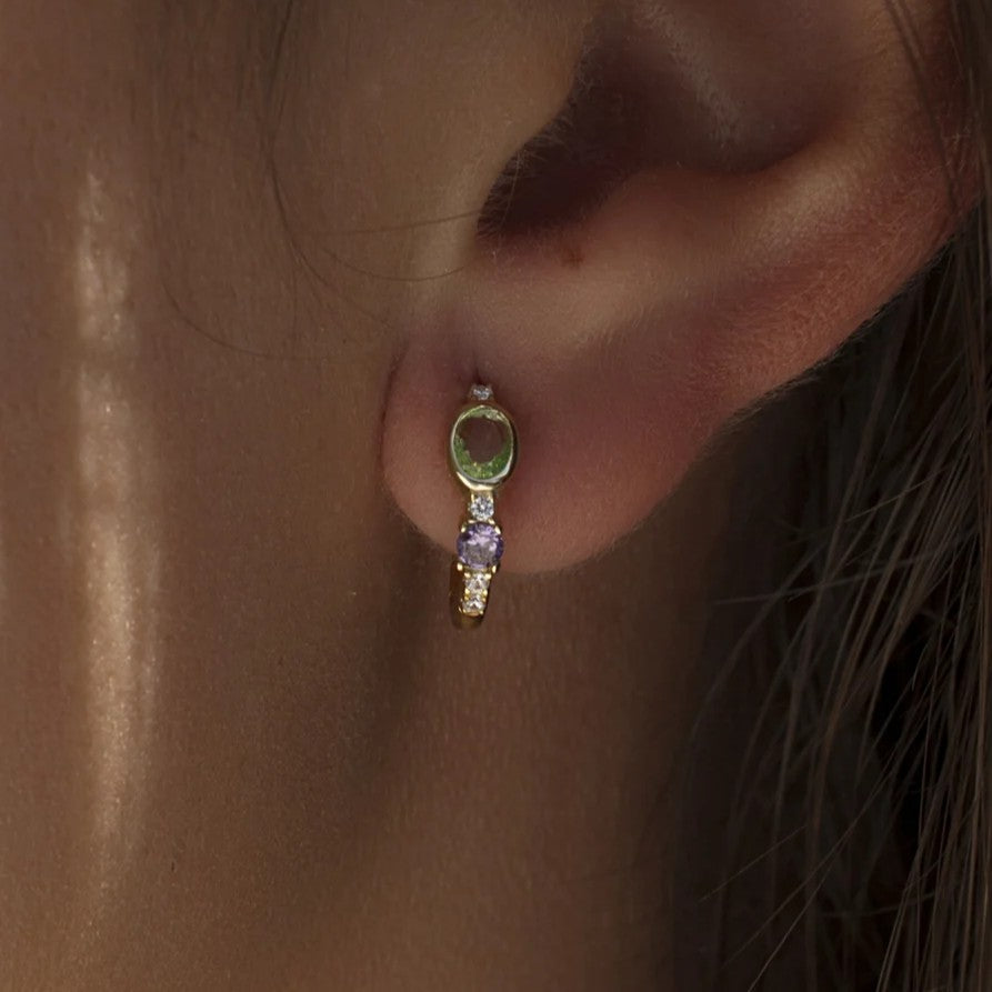 Pendientes de aro pequeños de plata de ley 925 con baño de oro, piedras lila y verde manzana, 12,8mm.