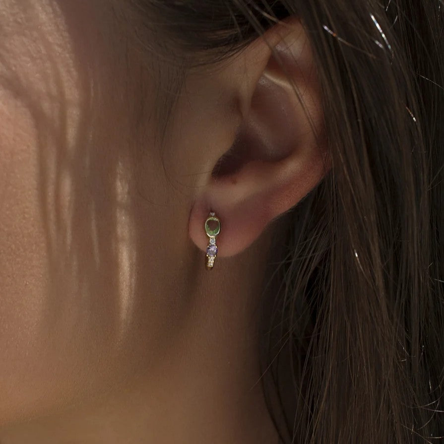 Pendientes de aro pequeños de plata de ley 925 con baño de oro, piedras lila y verde manzana, 12,8mm.