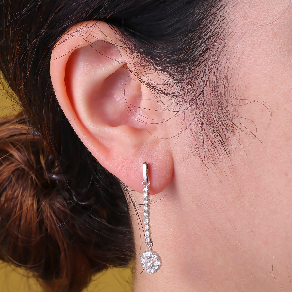 Pendientes de novia de piña largos con circonitas, puestos en la oreja, 37x7 mm