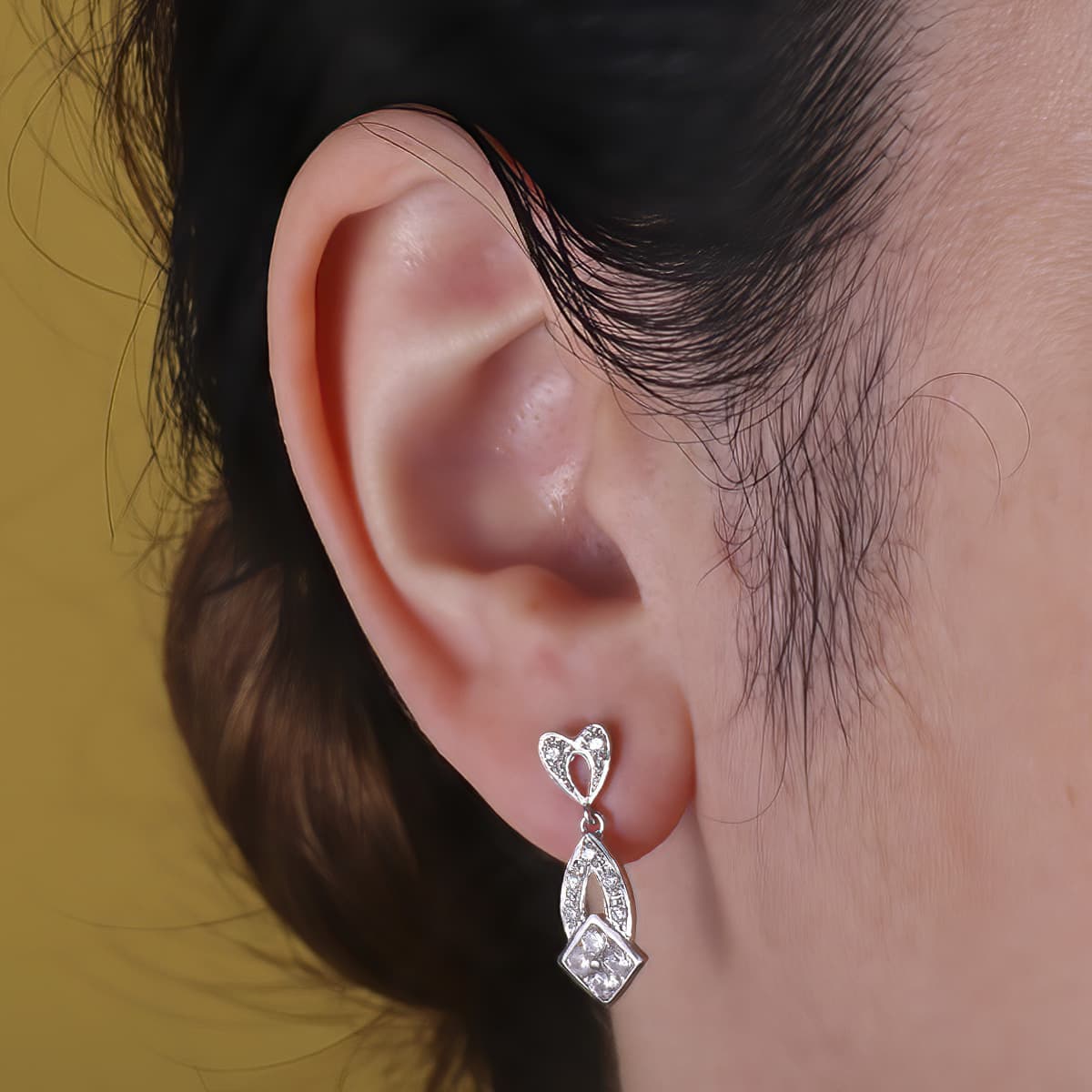 Pendientes de novia alargados en oro blanco de 18 quilates, puestos en la oreja, 23x7 mm