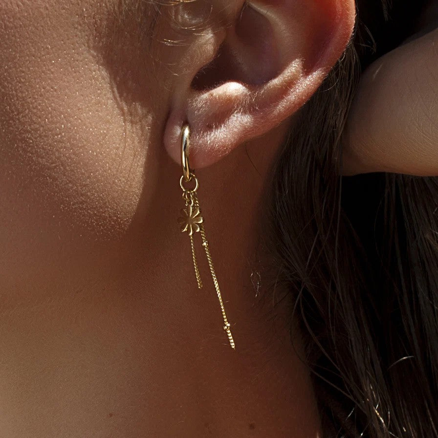 Pendientes de aro de plata de ley 925 con baño de oro, flor calada y cadenitas colgantes, 53,2mm.