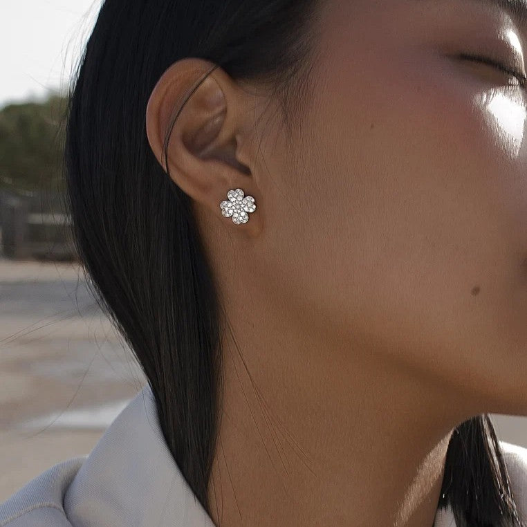 Pendientes de plata de ley 925 con flor de circonitas blancas, 10,6mm.