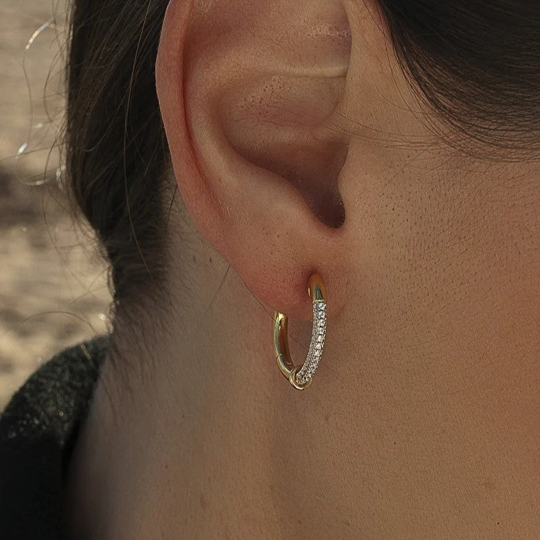 Pendientes de aro de plata de ley 925 con baño de oro y circonitas blancas, 19,3mm x 19,3mm x 2,7mm.