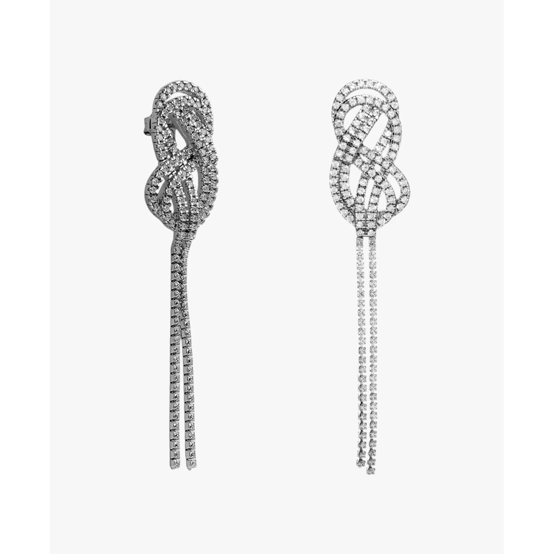 Pendiente largo de plata de ley 925 con diseño de nudo, circonitas blancas y flecos, 64,8mm x 13,7mm x 2,3mm.