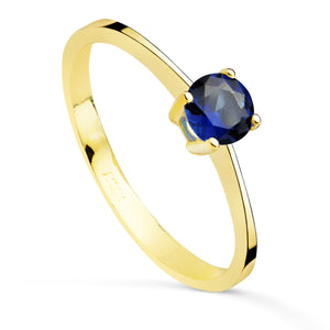 Anillo solitario con circonita azul de 4 garras en oro 18k