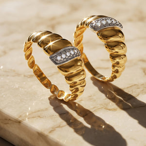 Anillo croissant de gallones con circonitas en oro 18k