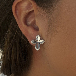 Pendientes de plata de ley 925 con flor de cuatro pétalos y circonitas blancas, 18,7mm.