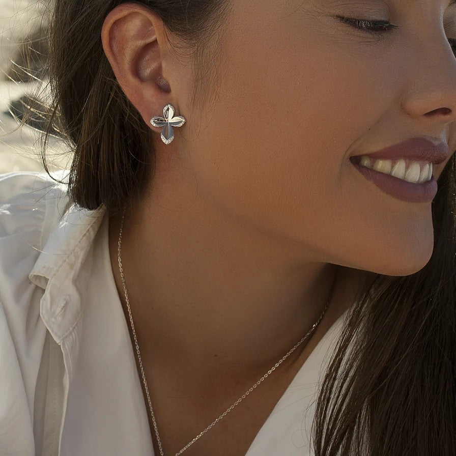 Pendientes de plata de ley 925 con flor de cuatro pétalos y circonitas blancas, 18,7mm.