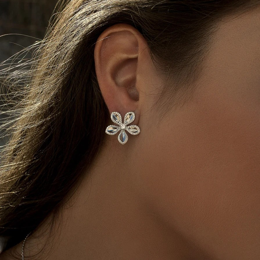 Pendientes de plata de ley 925 con flor de cinco pétalos y circonitas blancas, 19,5mm.