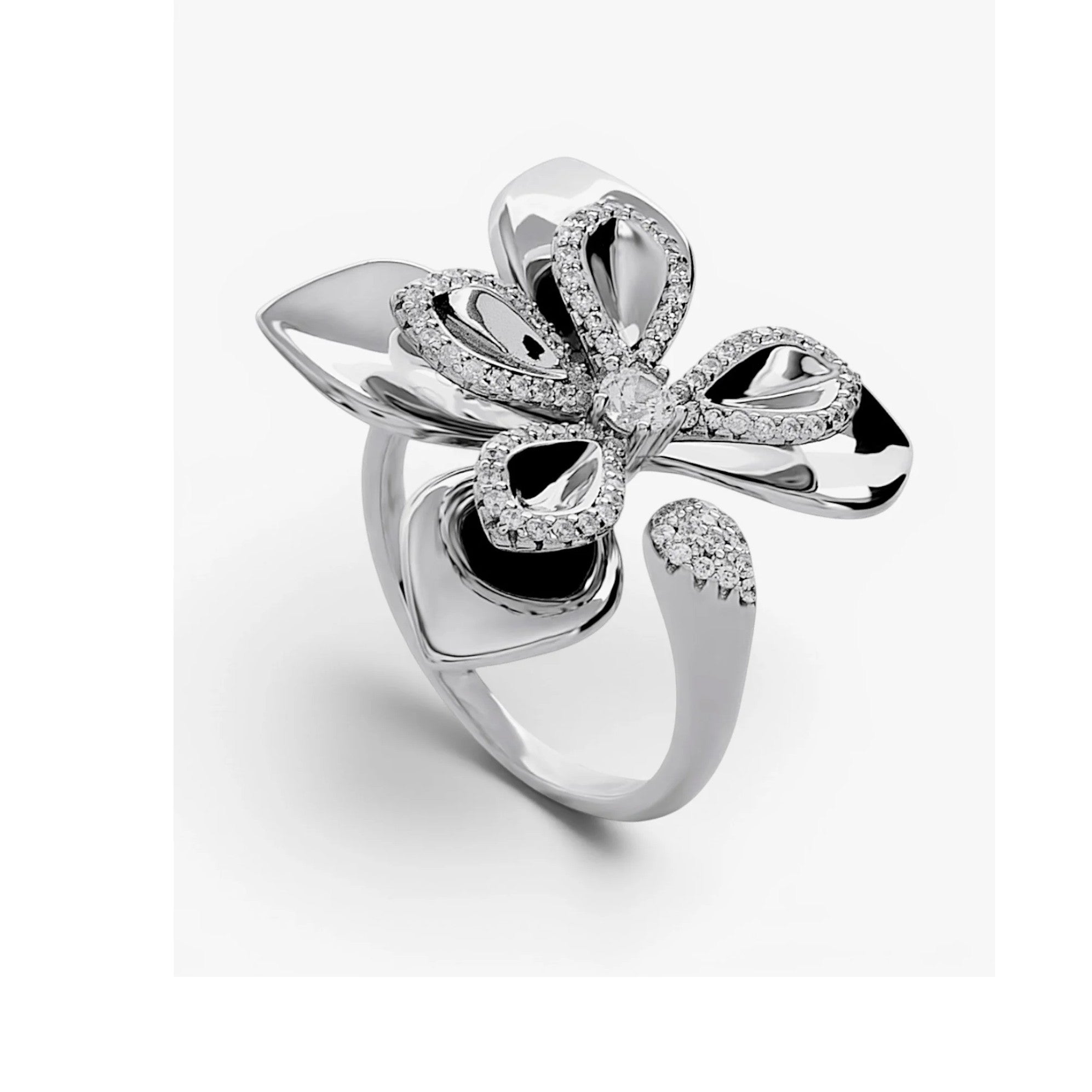 Anillo abierto de plata de ley 925 con flor de cinco pétalos y circonitas blancas, 26,8mm x 22,3mm x 3,5mm.