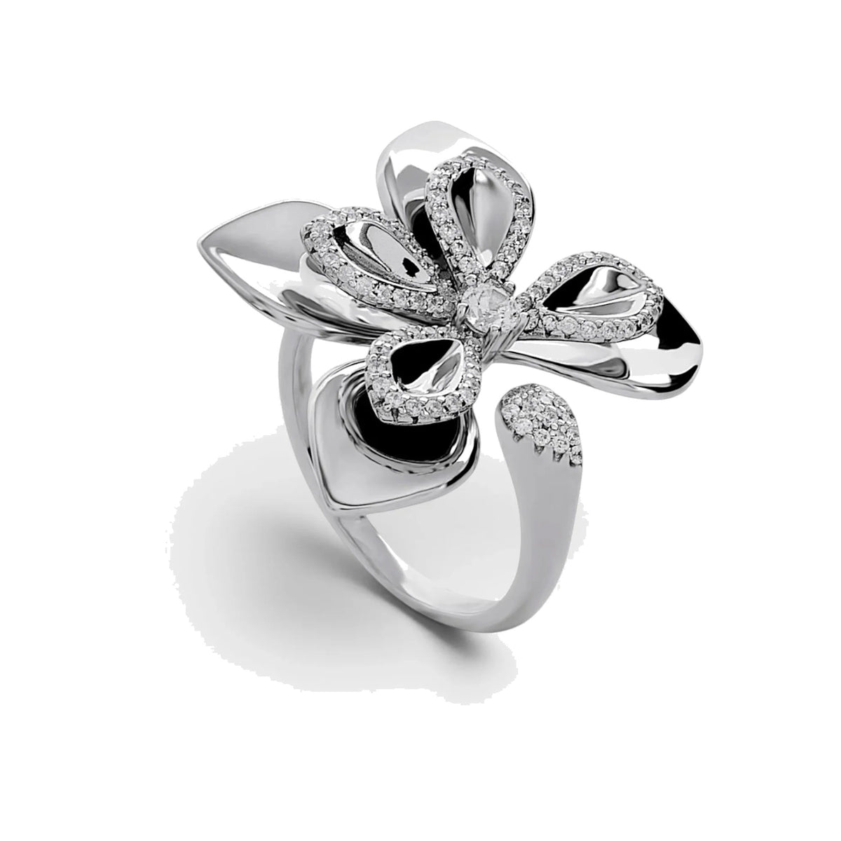 Anillo abierto de plata de ley 925 con flor de cinco pétalos y circonitas blancas, 26,8mm x 22,3mm x 3,5mm.