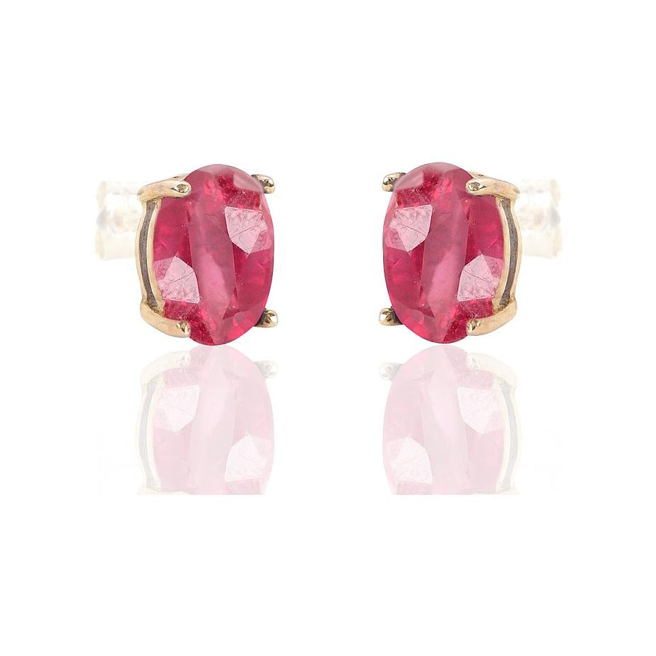 Pendientes de oro amarillo de 18 quilates con rubí fino oval
