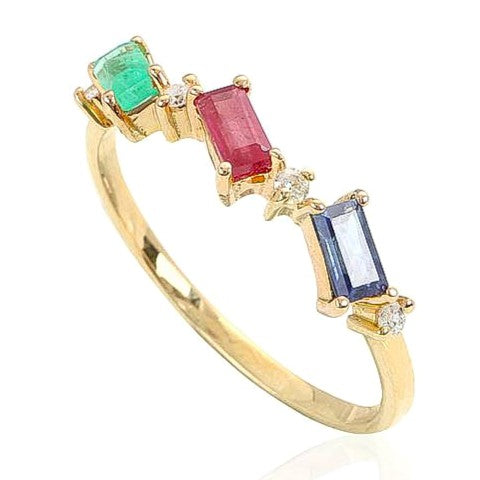 Sortija de oro amarillo de 18 k, con piedras finas: esmeralda, rubí y zafiro.